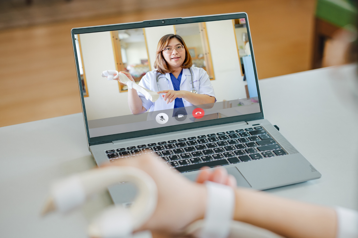 Người bệnh dễ dàng đăng ký khám online chỉ với vài thao tác.