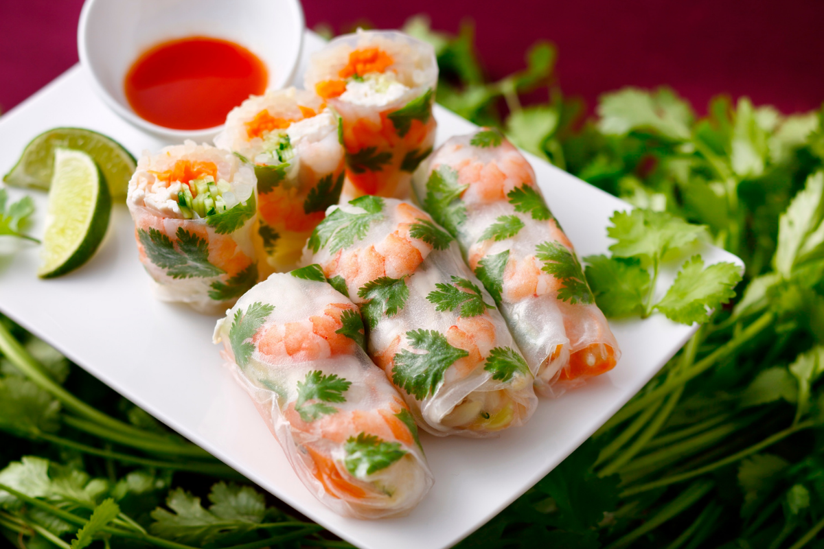 Gỏi cuốn là một trong những món ăn có tỷ lệ rau khoảng 50%, ít bún, lượng đạm vừa đủ.